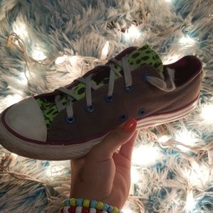 Leopard print Converse